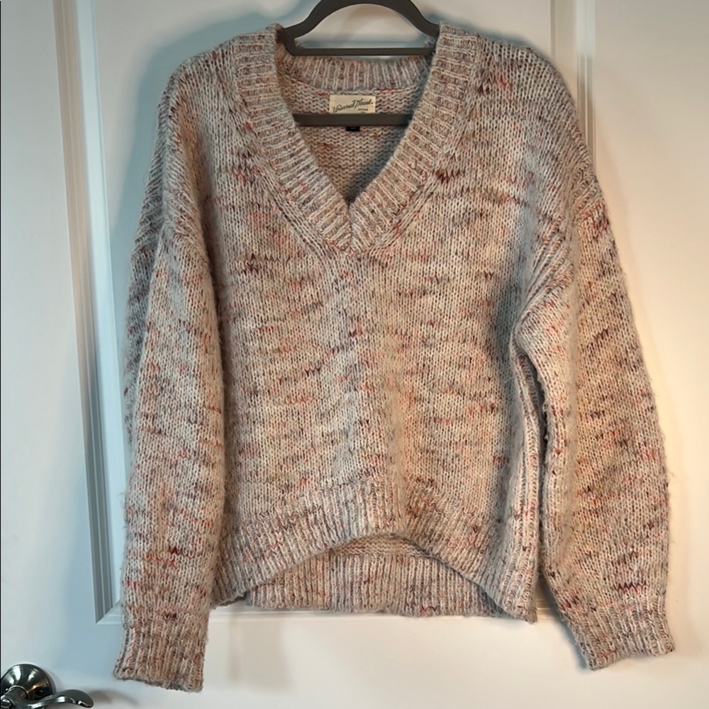 Universal Thread V-Neck Crop Sweater in White and Pink Hues - Picture 1 of 7